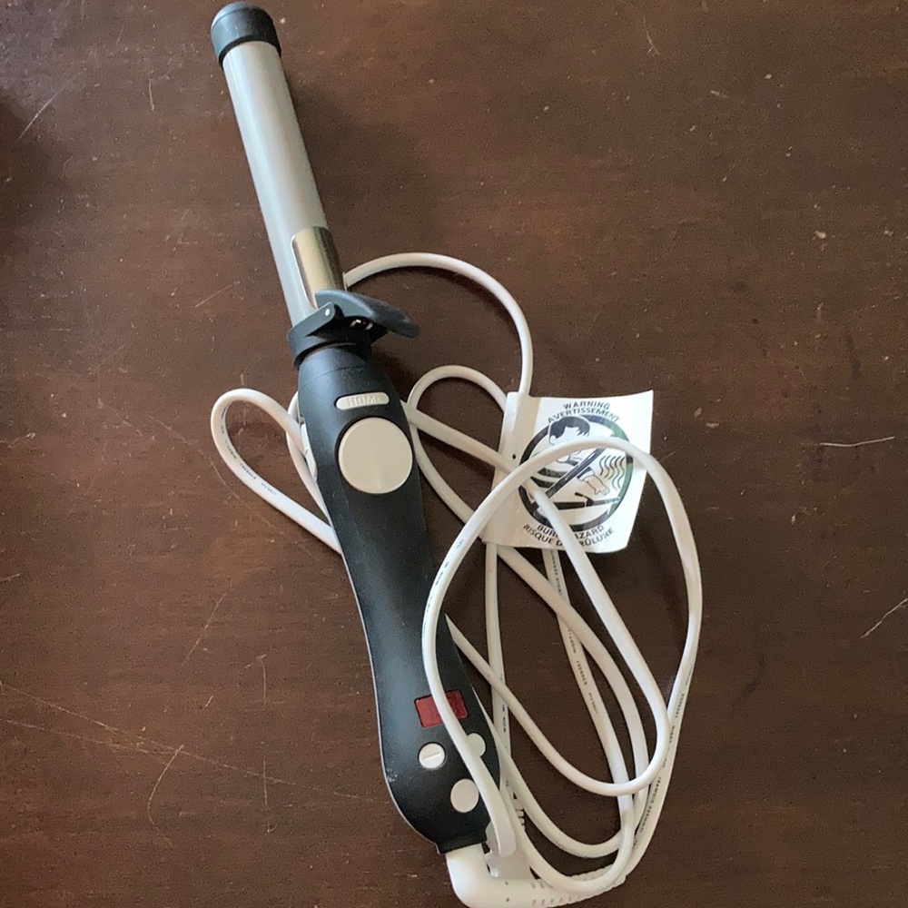 Beachwaver S1. Barely used. Great condition.